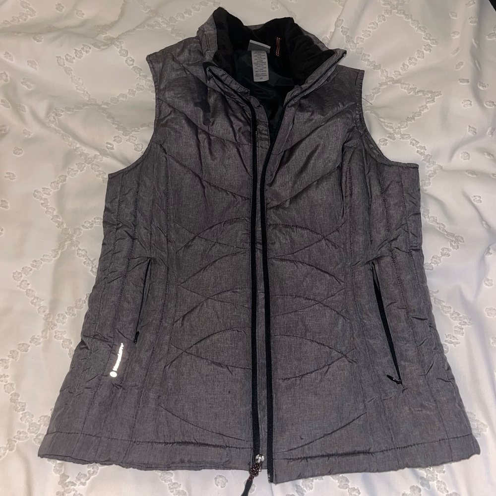 Grey winter vest. Only worn once. It’s in great condition. Non smoking no pets.